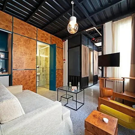 Raven Taksim 호텔 *