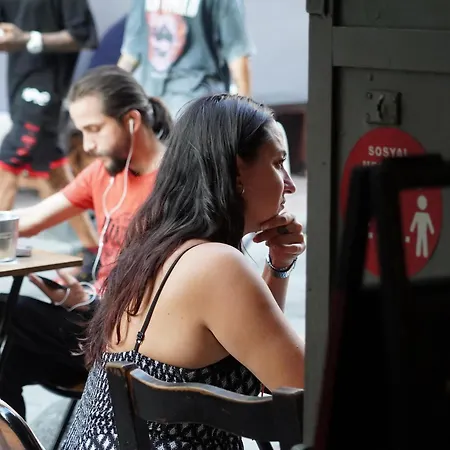 Raven Taksim 호텔 *