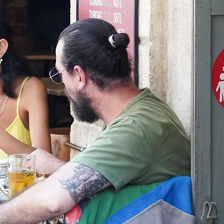 Raven Taksim 호텔 *