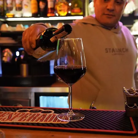 Raven Taksim 호텔 *